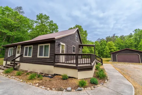 Secluded 3-Bedroom Forest Cabin • Fire Pit • Deck • Near Trails and Rivers