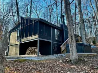 T&A Getaway - Berkeley Springs, WV - Stylish cozy private cabin - 2 BR