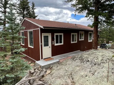 License # 3031 Estes Park remodeled detached cabin, views, quiet area.