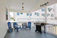 Designer Home for 8 Walk to Downtown Dunedin and Waterfront Pets Ok