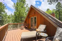 Experience nature in your cozy Munds Park 4-bedroom cabin by Coconino Forest