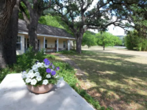 PeachTree Cottage near Lost Maples 班德拉縣酒店