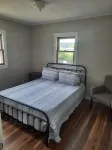 2-bedroom cottage sleeps 5 just a short walk to Torch Lake