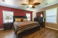 Pine Ridge - Close to Beach, Casinos & Downtown Ocean Springs!!