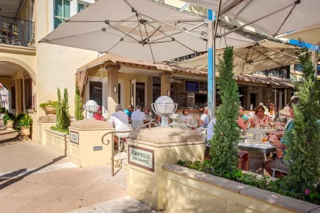 4BR 3BA - King Suite - Heated Pool&Spa - Walk or bike to  Vanderbilt Beach