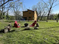 Cinderella’s Guest House Hotels near Blue Grass Airport