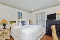 * Charming Carriage House located in Rosemary Beach  *Pet Friendly