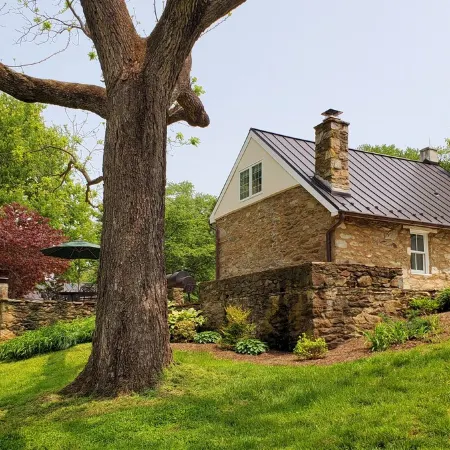 18th Century Stone Cottage minutes from historic Middleburg
