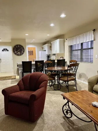 Golf Course View, Walk-in NO stairs! No pets allowed Отели рядом с достопримечательностью «TITANIC Museum Attraction»