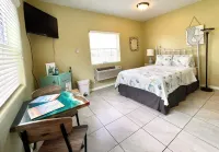 Affordable Efficiency (717E)--In-Town, Easy Beach Access, and Pet-Friendly!