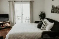 Lake Forest Cottage - Dog Friendly w/ Hot Tub, Firepit and Kayaks Hotels in Montcalm County