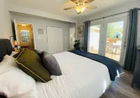 — Bear Bungalow Hot Springs — Fully Remodeled, Convenient Location