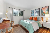 Walk to Beach! Fireplace, Pets OK! Camp Star-Lite!