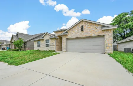 Entire Home in Denton, Texas. Centrally Located! Luxurious Home Away from Home! Отели рядом с достопримечательностью «University of North Texas»