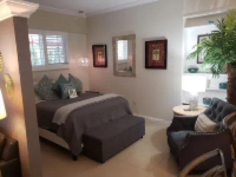 Pet Friendly Tropical Studio with Private Kitchen and Bath