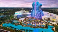 Waterfront, 7s Hot Tub, 5 Min to Sawgrass Mall - Biggest Outlet Mall in US Hotels near Royal Plaza Shopping and Office Complex