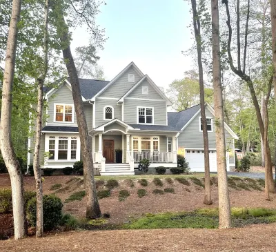 Newly updated home near Pinehurst resort & No. 2 clubhouse! Hotel dekat The Country Club of North Carolina