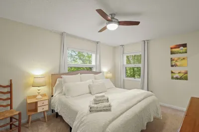 Family Size! Close to the Resort! Outdoor Firepit! Pet Friendly!