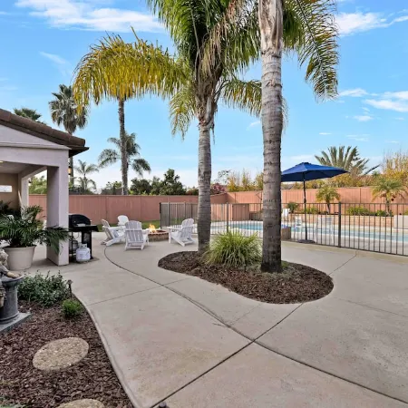 Your private oasis with heated pool and garden in Oceanside!