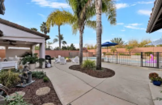 Your private oasis with heated pool and garden in Oceanside!