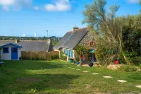 Sea view, stone house between Crozon Camaret, Wifi, closed, bright garden