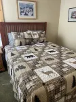 Hot Tub, Golf Course View, Cabin on the 17th green, kid friendly, pool access Hotels near Cline Falls State Park