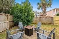 Lovely, Private Home in PCB! Fully fenced yard, steps to the beach! Hotel dekat Capt Salty Charters