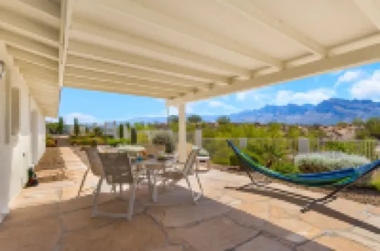 Incredible VIEWS, pool, spa, ping pong table, by GOLF course, bike and walk path