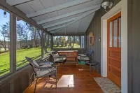 Lingerlong House on  Downtown Brevard's Most beautiful property!