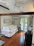 Cozy Cottage 1.5 mi. To Third Beach.