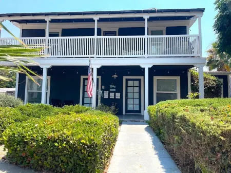 New List Special!!! Newly Remodeled Historic Charm 4b - 2b Centrally Located