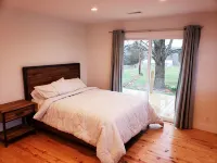 Wine Country Farmhouse On the Wine 🍷 Trail!  Private Lake kayaks Fire Pit 🔥