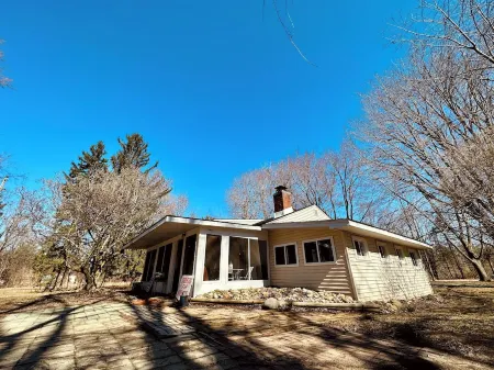 Cozy Serene Cabin by Lake MI&Dunes Private Hot Tub