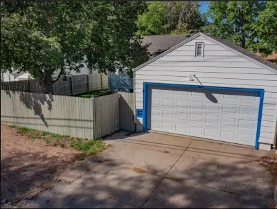 Charm and Character 10 minutes from lake McConaughy Hotels near McConaughy Discovery Center