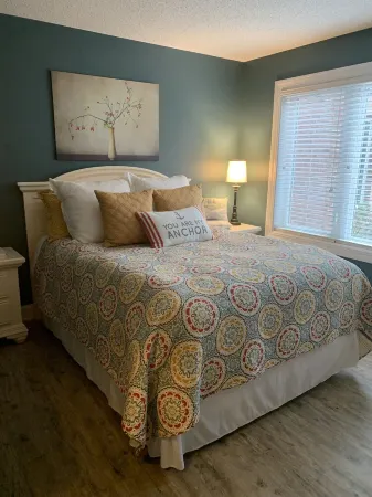 Inner Banks Condo With Golf Course and Marina Access