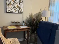 Cozy Cottage / Writers Retreat  . Nestled in the woods . Private Hotels in Happy Creek