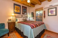 Favorite Downtown Adorable Adobe ~ 8 min walk to Plaza