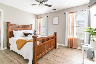 Charming Pooler Home 12mi from downtown Savannah Hotels in Pooler