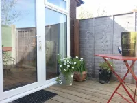 Self Contained Garden Studio With Private Decked Terrace, close to town and sea