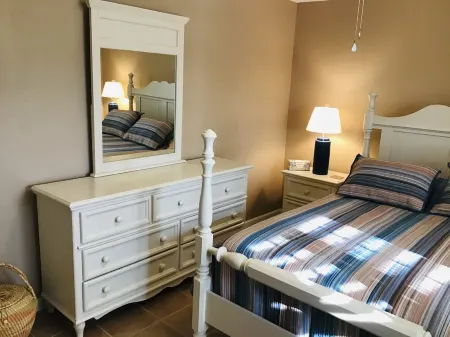 YAY, VACAY! HAVE FUN IN SUN CITY!  A 55+ community