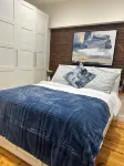 Modern 1-bedroom Garden Apartment with Backyard, up to 25 mins to Times Square Hotell i 