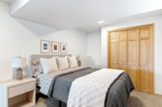 Hot Tub ~ FirePit ~ Scenic Views ~ Skiing ~ Lagoon