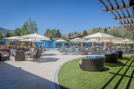 Sun Valley retreat at Lodge II Condos with garage and Resort Amenities