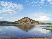 Villa on Lac du Salagou Hotels in Octon