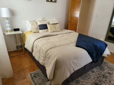 Fantastic 1950s Retro Home - Close to downtown - Quiet Neighborhood Отели рядом с достопримечательностью «Сторибук Айленд»