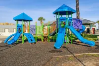 Cozy Family Vacation in Panama City Beach with Golf Cart ,Private Beach, Pools