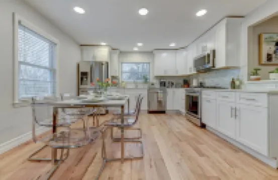 Spacious Downtown 2BR w/ Parking