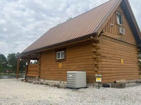 Yellow Banks Log Cabin With Waterfront Views