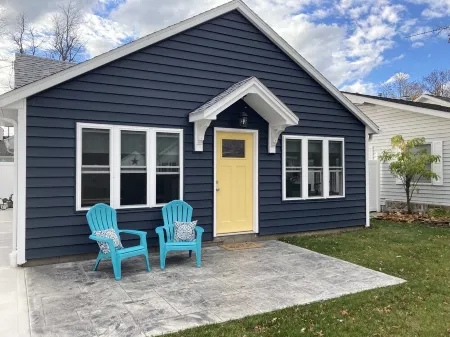 Lake Cottage with Private Community Beach