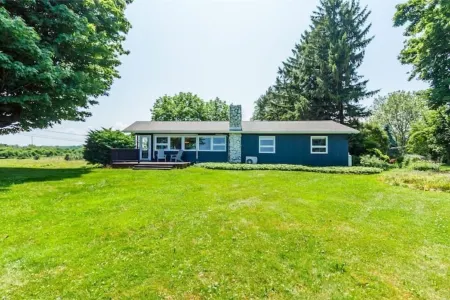 Lakefront Midcentury Cottage